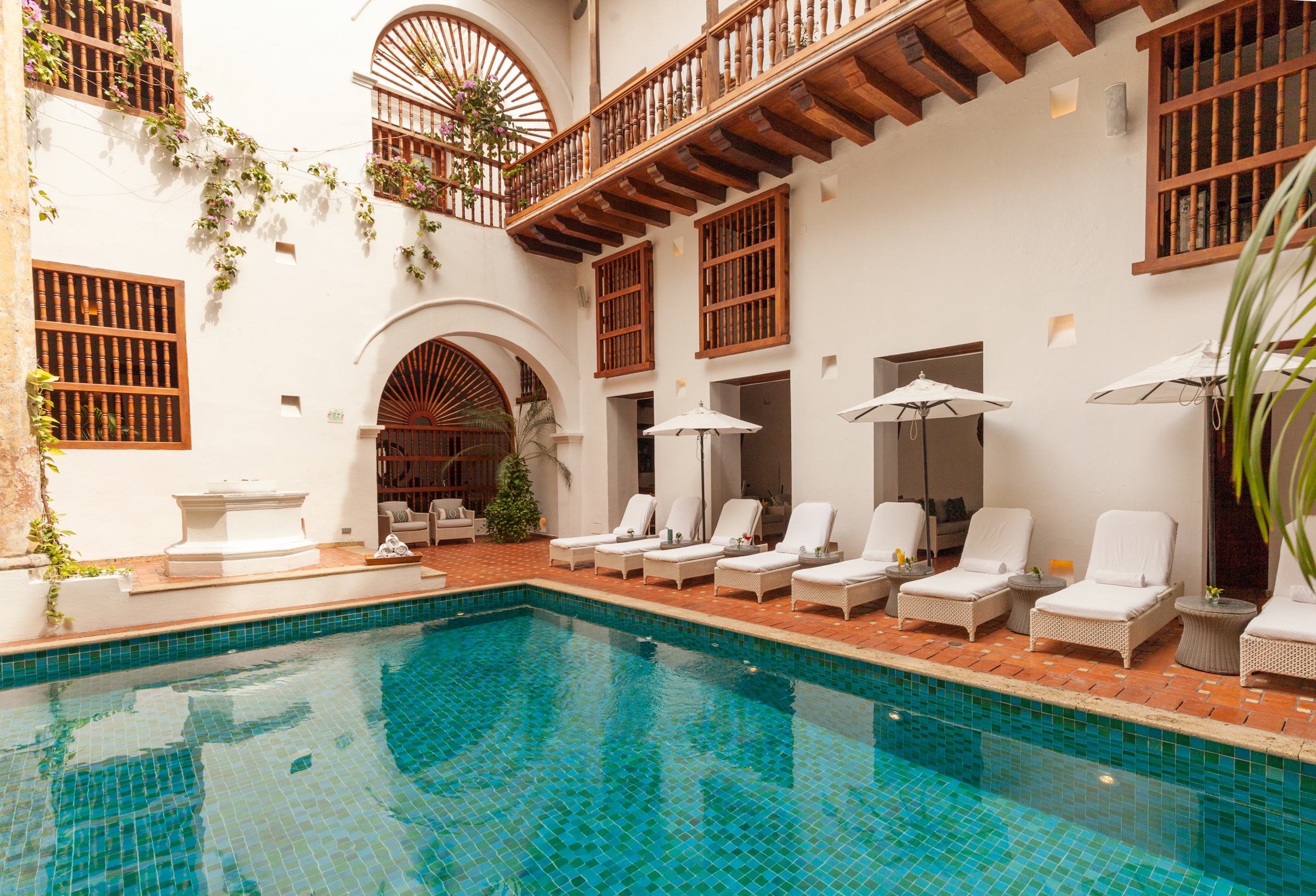 Hotel Casa San Agustín - Open patio with pool