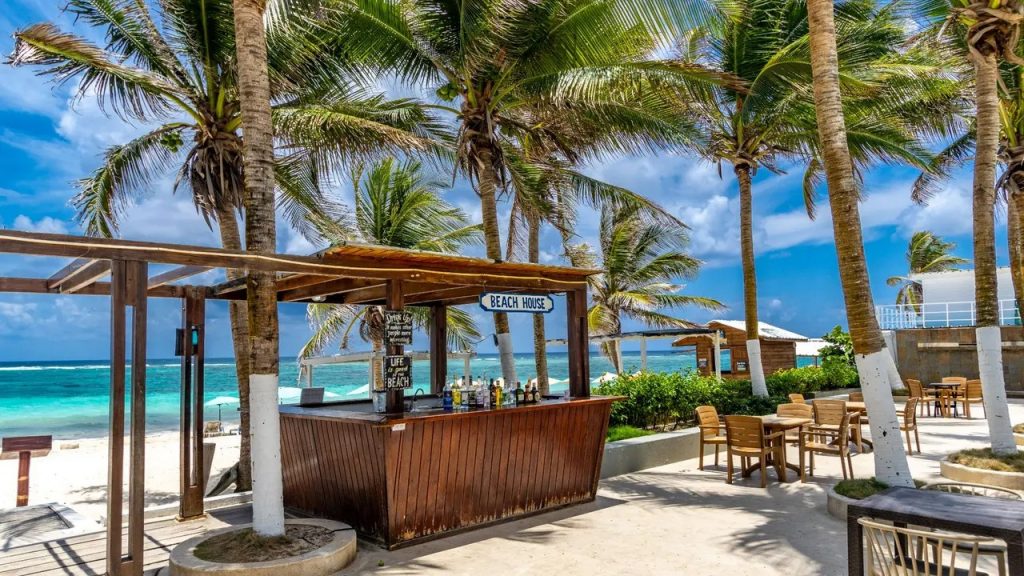 Beach bar of Hotel San Luis